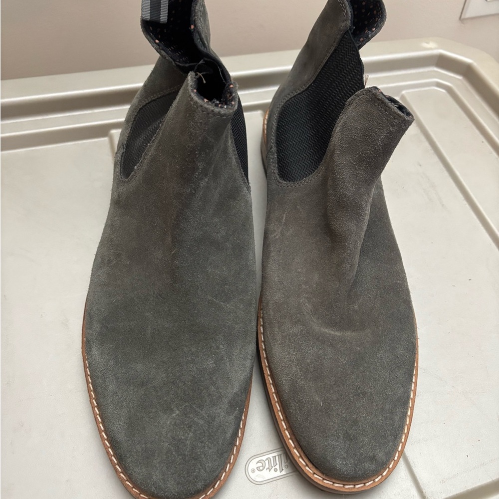 Crevo Gray Chelsea Boots with Suede and Elastic Panels